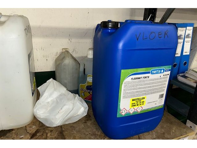 Rek met inhoud - afbeelding 3 van  6