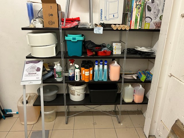 Rek met inhoud - afbeelding 1 van  10