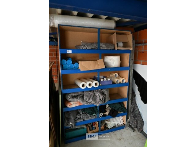 Rek met inhoud - afbeelding 1 van  4