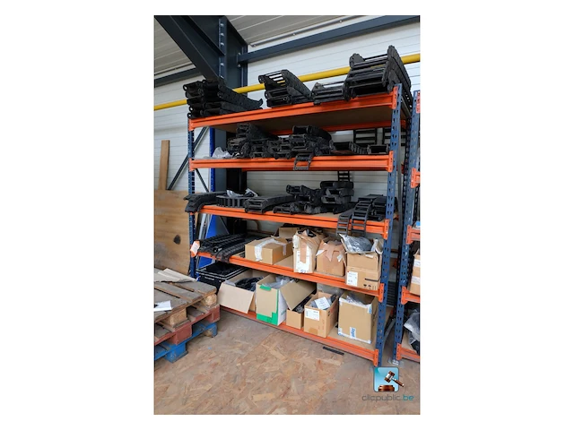 Rek met inhoud - afbeelding 1 van  9