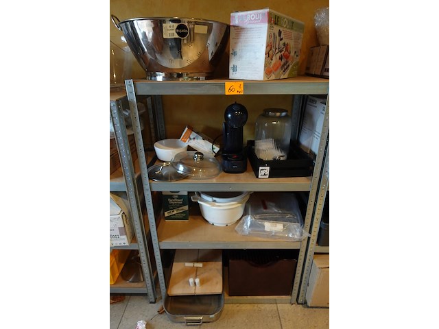 Rek met inhoud - afbeelding 1 van  6