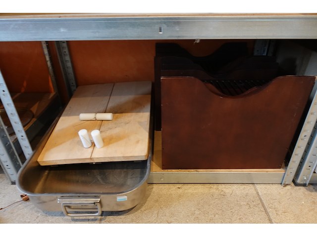 Rek met inhoud - afbeelding 2 van  6