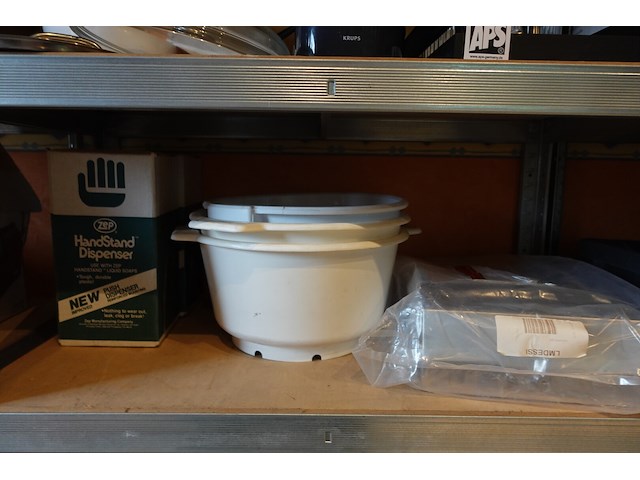 Rek met inhoud - afbeelding 3 van  6