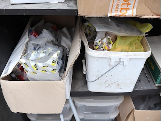 Rek met inhoud - afbeelding 4 van  8