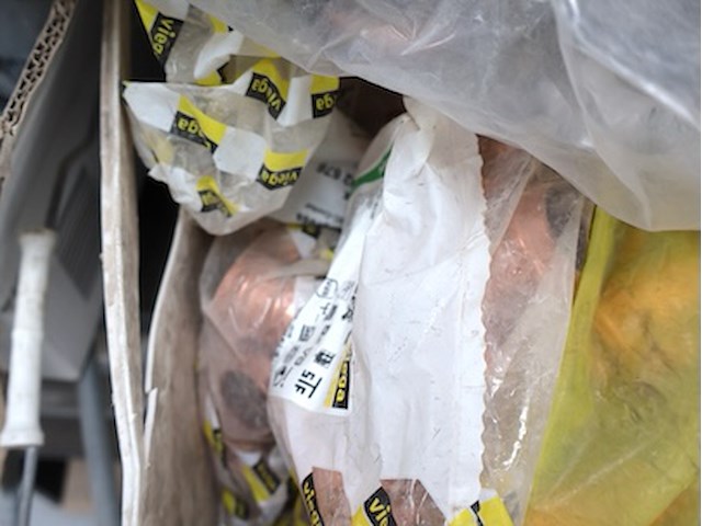 Rek met inhoud - afbeelding 5 van  8