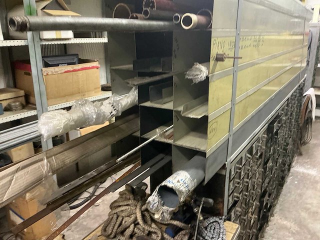 Rek met inhoud - afbeelding 4 van  6