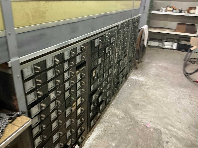 Rek met inhoud - afbeelding 5 van  6