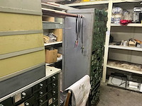 Rek met inhoud - afbeelding 6 van  6