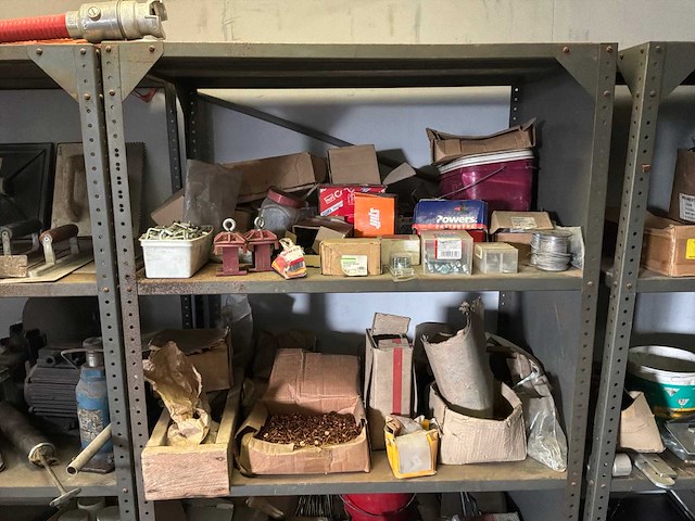 Rek met inhoud - afbeelding 1 van  11