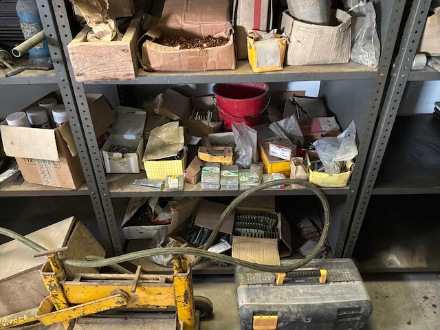 Rek met inhoud - afbeelding 2 van  11