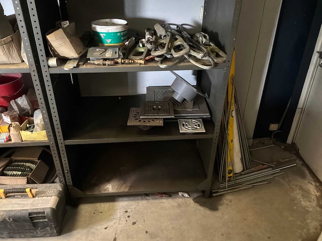 Rek met inhoud - afbeelding 3 van  11