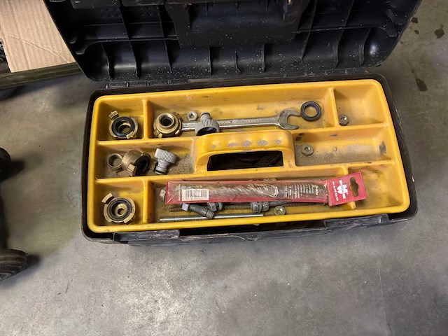 Rek met inhoud - afbeelding 5 van  11