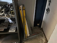 Rek met inhoud - afbeelding 7 van  11