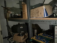 Rek met inhoud - afbeelding 4 van  12