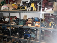 Rek met inhoud - afbeelding 1 van  12