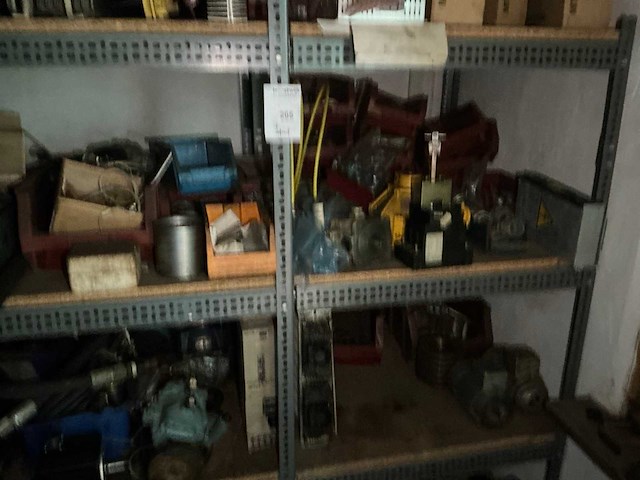 Rek met inhoud - afbeelding 7 van  12