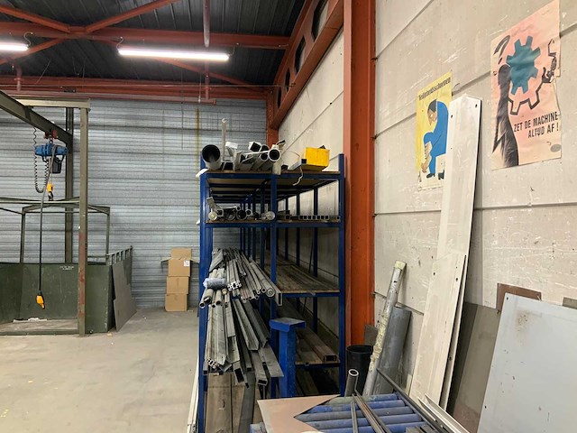 Rek met metaalinhoud - afbeelding 2 van  2