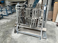 Rek met opspangereedschap - afbeelding 1 van  5