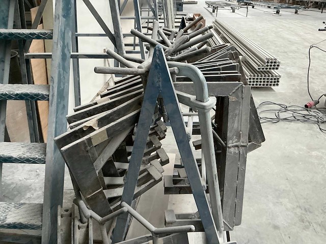 Rek met opspangereedschap - afbeelding 4 van  5