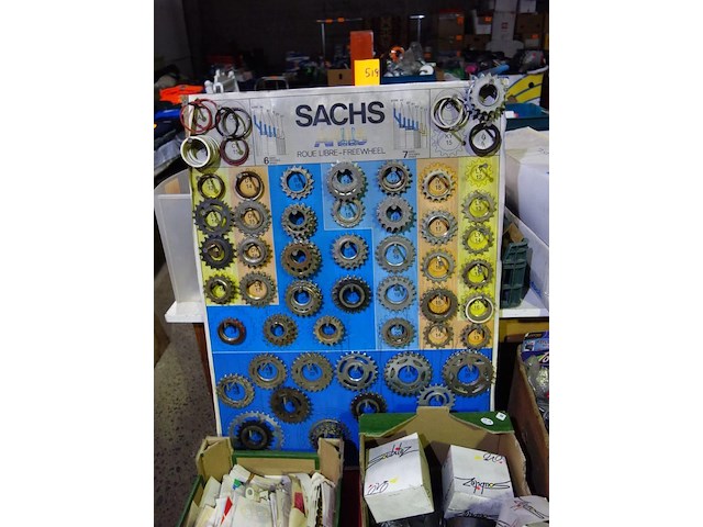 Rek met tandwielen (vintage) - afbeelding 1 van  1