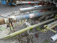 Rek met verschillende steigerelementen - afbeelding 3 van  5