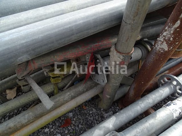 Rek met verschillende steigerelementen - afbeelding 4 van  5