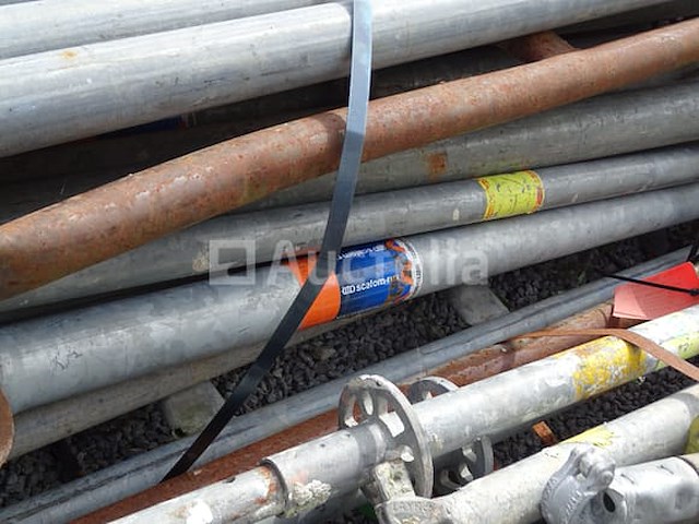 Rek met verschillende steigerelementen - afbeelding 5 van  5