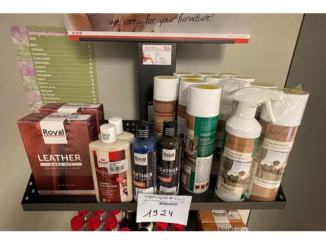 Rek met verzorgingsproducten - afbeelding 3 van  6