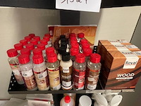 Rek met verzorgingsproducten - afbeelding 4 van  6