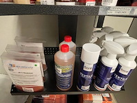 Rek met verzorgingsproducten - afbeelding 5 van  6