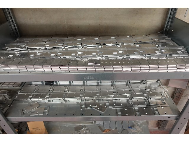 Rek meta + inhoud - afbeelding 12 van  17