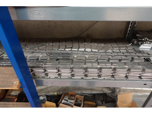 Rek meta + inhoud - afbeelding 14 van  17