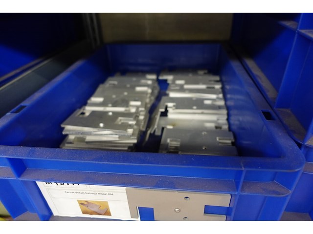 Rek meta + inhoud - afbeelding 16 van  17