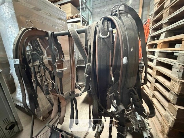 Rek + paardenbenodigdheden - afbeelding 6 van  9