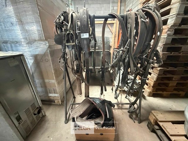 Rek + paardenbenodigdheden - afbeelding 7 van  9