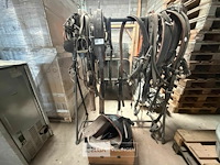 Rek + paardenbenodigdheden - afbeelding 7 van  9