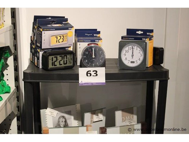 Rekje inhoudend fotokaders/klokken - afbeelding 3 van  3