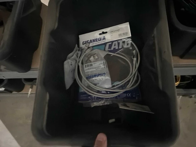 Rekken met diverse audio onderdelen en toebehoren - afbeelding 14 van  16