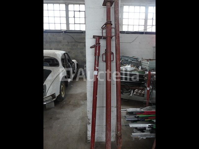 Rekwisieten en brugen - afbeelding 1 van  6