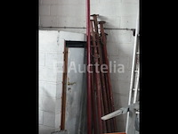 Rekwisieten en brugen - afbeelding 2 van  6