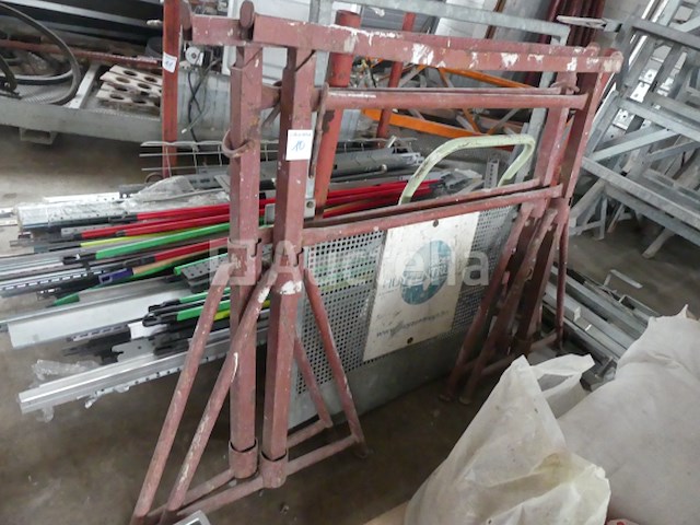 Rekwisieten en brugen - afbeelding 3 van  6