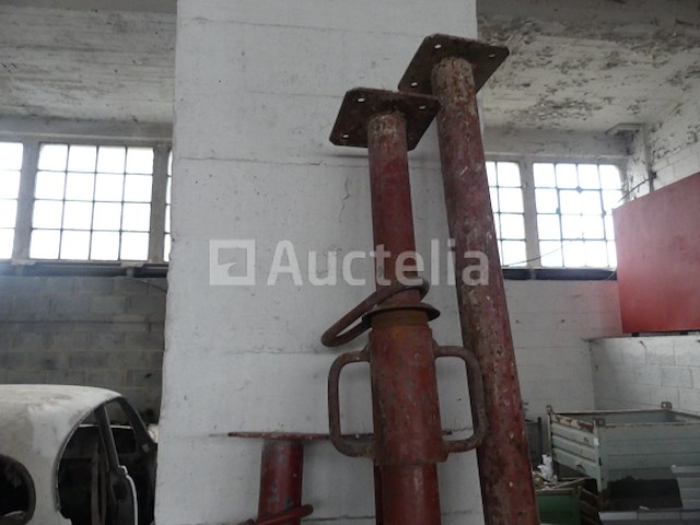 Rekwisieten en brugen - afbeelding 4 van  6