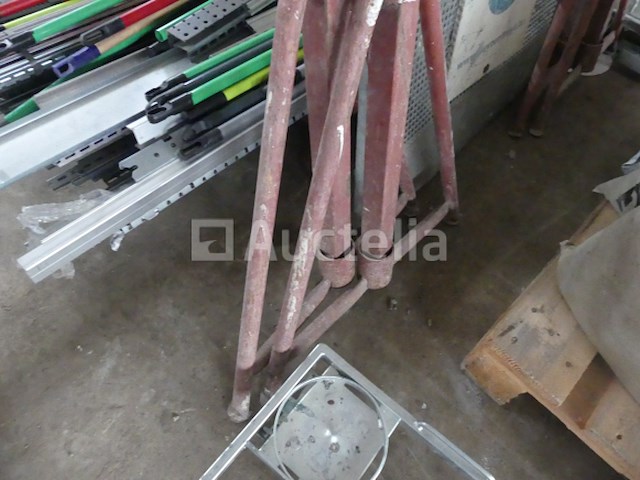 Rekwisieten en brugen - afbeelding 6 van  6