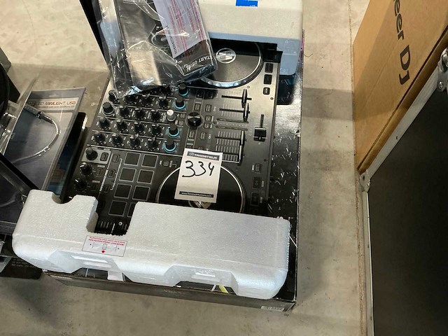 Reloop terminal mix 8 dj controller - afbeelding 1 van  3