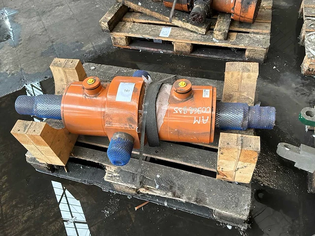Rem b r18p1370 hydraulische cilinder - afbeelding 1 van  3