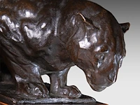 Rembrandt bugatti (1884-1916), 'jaguar accroupi (petit modèle)', patinated bronze, cast by a.a. hébrard, n° 18/51 10.5 x 19.6 cm. (4.12 x 7.71 in.), frame: 13.5 x 17.5 cm. (5.30 x 6.88 in.) - afbeelding 2 van  15