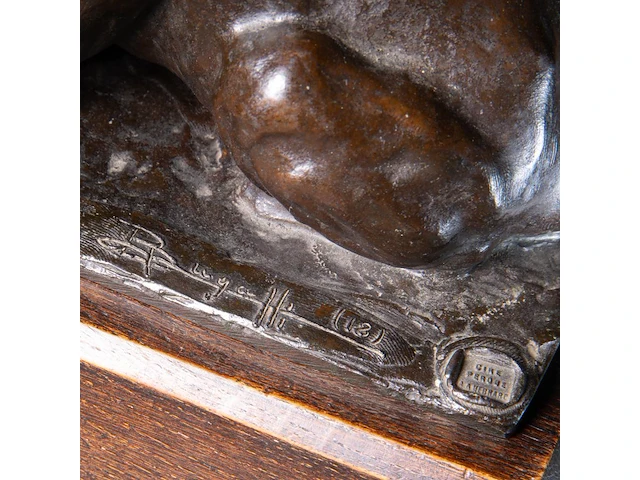 Rembrandt bugatti (1884-1916), 'jaguar accroupi (petit modèle)', patinated bronze, cast by a.a. hébrard, n° 18/51 10.5 x 19.6 cm. (4.12 x 7.71 in.), frame: 13.5 x 17.5 cm. (5.30 x 6.88 in.) - afbeelding 5 van  15