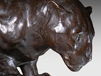 Rembrandt bugatti (1884-1916), 'jaguar accroupi (petit modèle)', patinated bronze, cast by a.a. hébrard, n° 18/51 10.5 x 19.6 cm. (4.12 x 7.71 in.), frame: 13.5 x 17.5 cm. (5.30 x 6.88 in.) - afbeelding 6 van  15