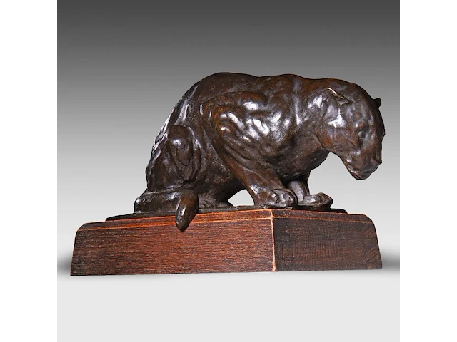 Rembrandt bugatti (1884-1916), 'jaguar accroupi (petit modèle)', patinated bronze, cast by a.a. hébrard, n° 18/51 10.5 x 19.6 cm. (4.12 x 7.71 in.), frame: 13.5 x 17.5 cm. (5.30 x 6.88 in.) - afbeelding 7 van  15