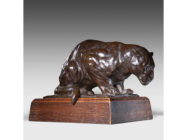 Rembrandt bugatti (1884-1916), 'jaguar accroupi (petit modèle)', patinated bronze, cast by a.a. hébrard, n° 18/51 10.5 x 19.6 cm. (4.12 x 7.71 in.), frame: 13.5 x 17.5 cm. (5.30 x 6.88 in.) - afbeelding 9 van  15